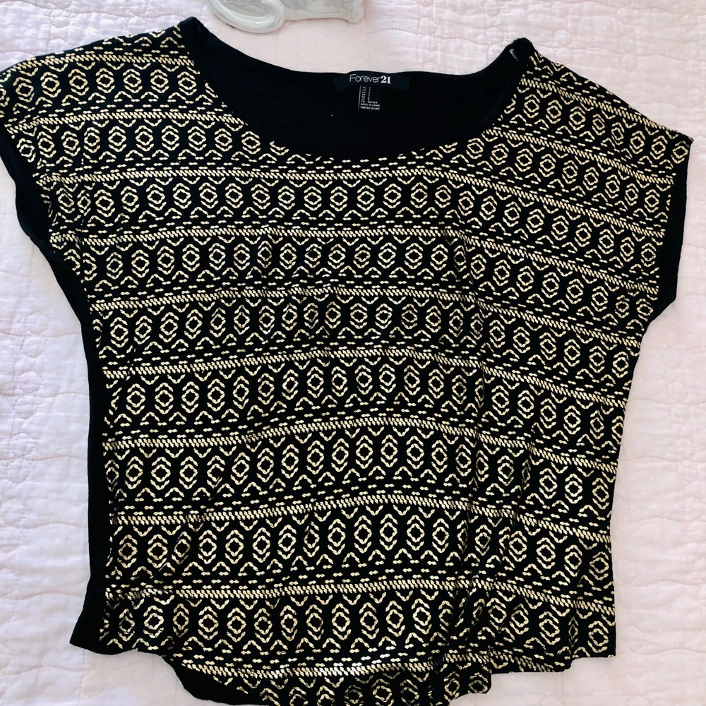 👛 Forever 21 Black and Gold Short Sleeve Top